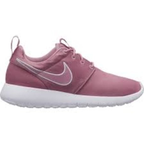 Nike Shoes - Nike Roshe One Sneakers